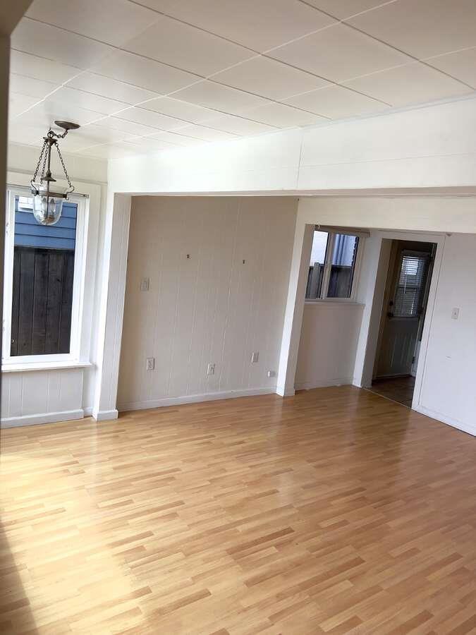 15181 MARINE DRIVE, White Rock