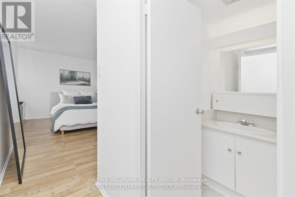 #2003 71 SOMERSET STREET W - 35