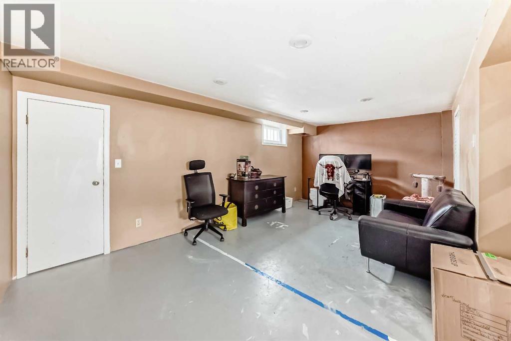 10 Poplar Crescent — photo 22