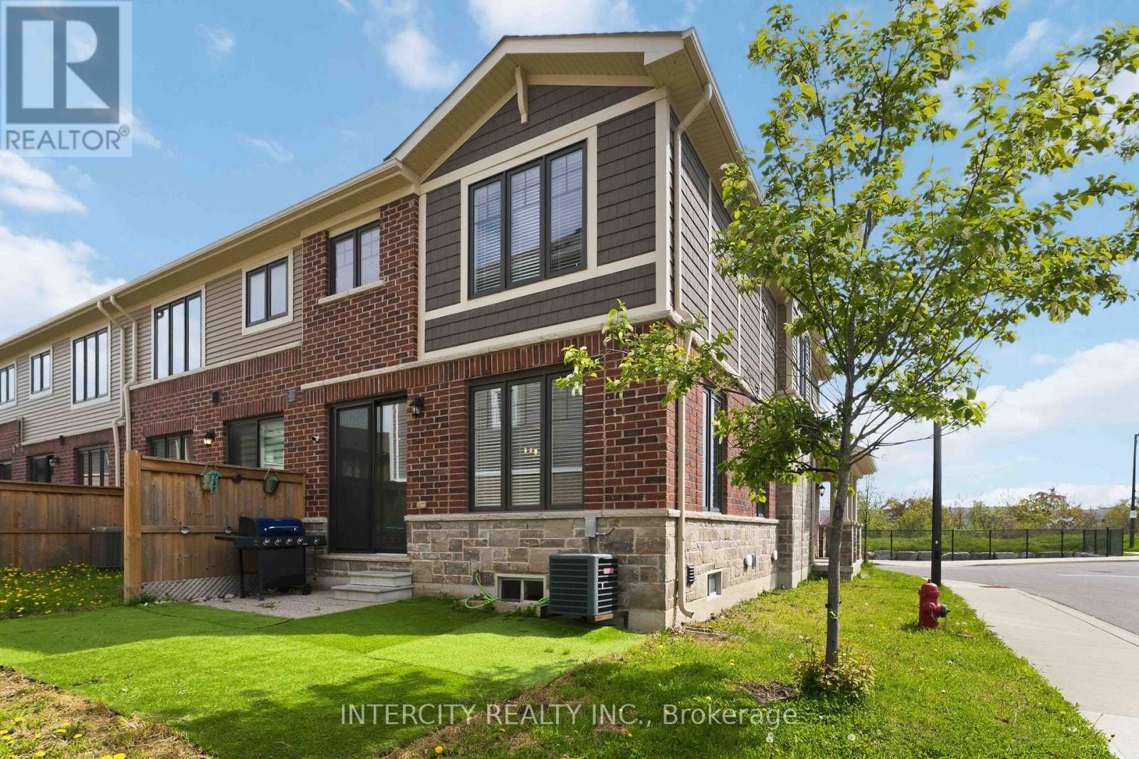 1 PELICAN LANE - 28