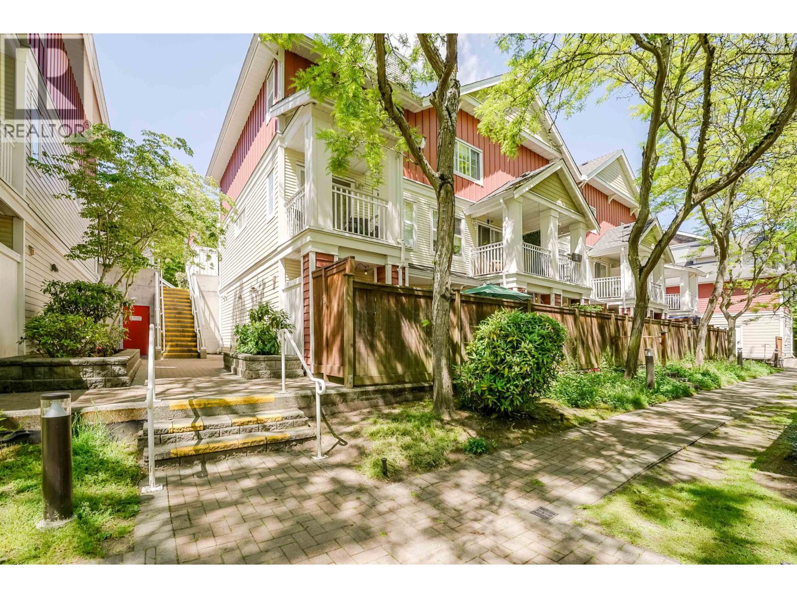 79 620 QUEENS AVENUE, New Westminster