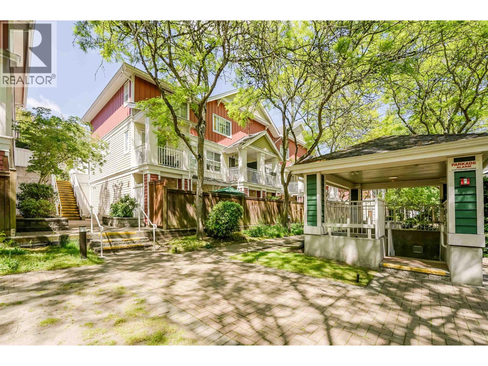 79 620 QUEENS AVENUE, New Westminster