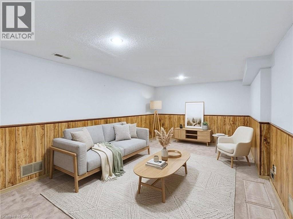 #3 28 UNDERHILL Crescent - 16