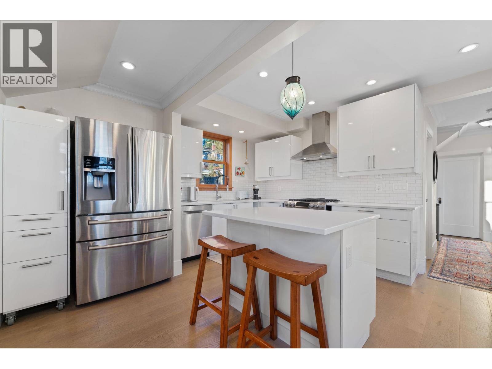 1073 CLYDE AVENUE, West Vancouver