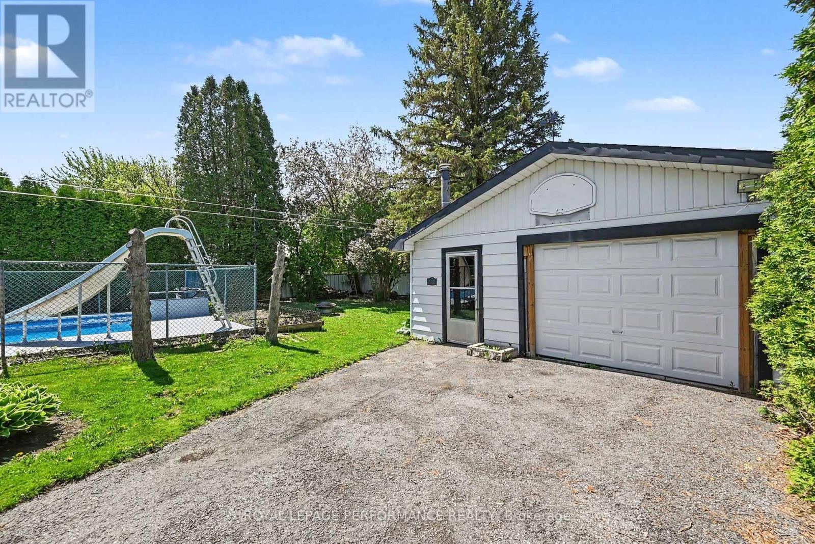 1540 GAGE AVENUE - 29