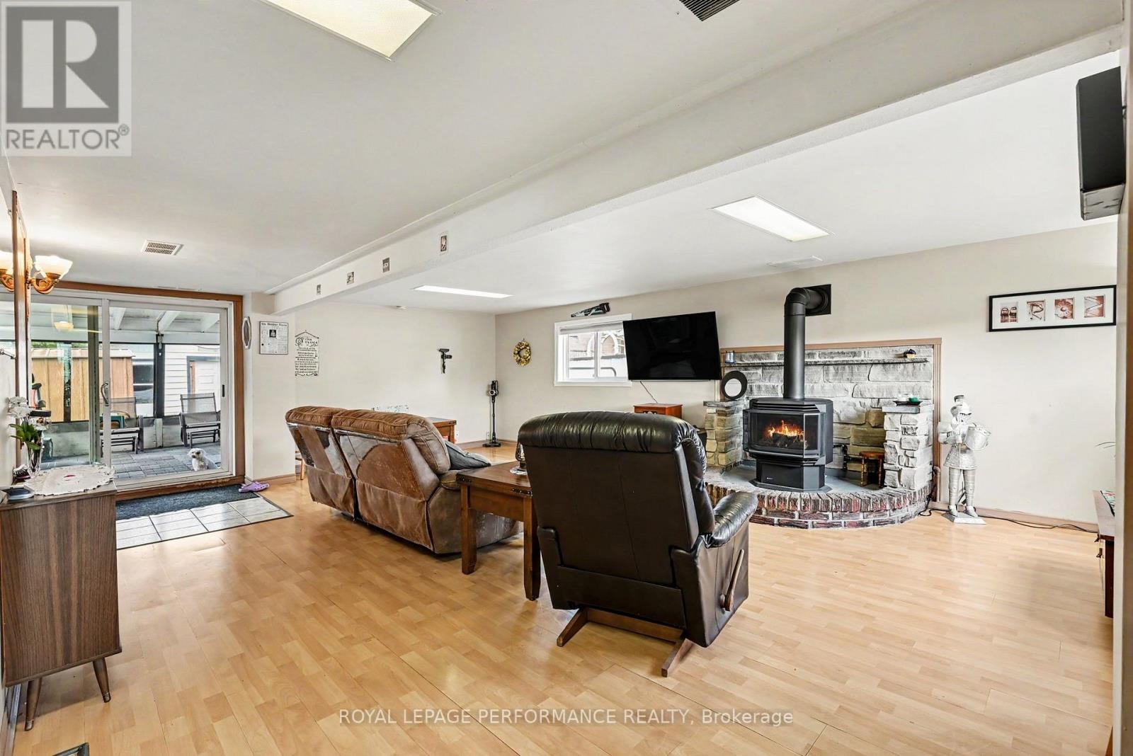 1540 GAGE AVENUE - 7