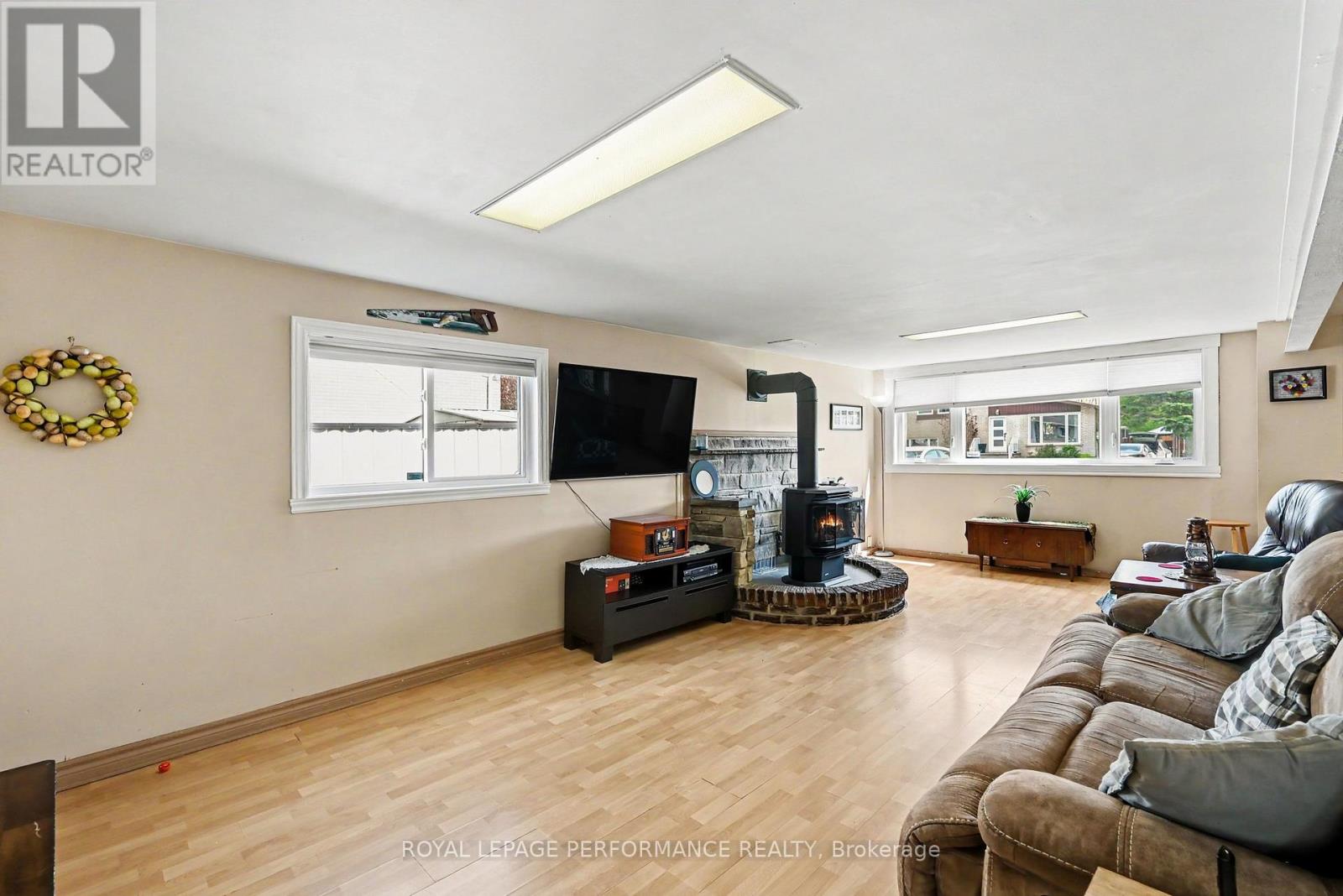 1540 GAGE AVENUE - 8