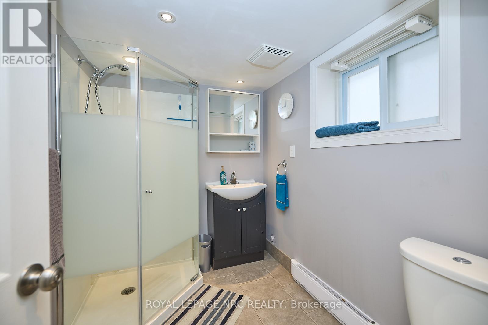 92 DUFFERIN STREET - 18