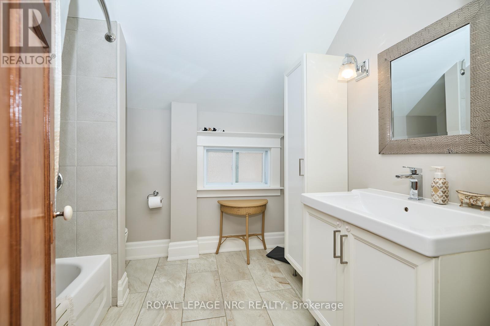 92 DUFFERIN STREET - 24