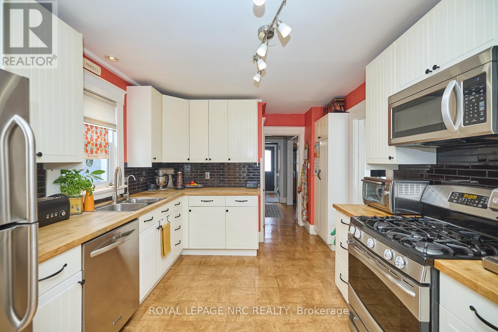 92 DUFFERIN STREET - 26