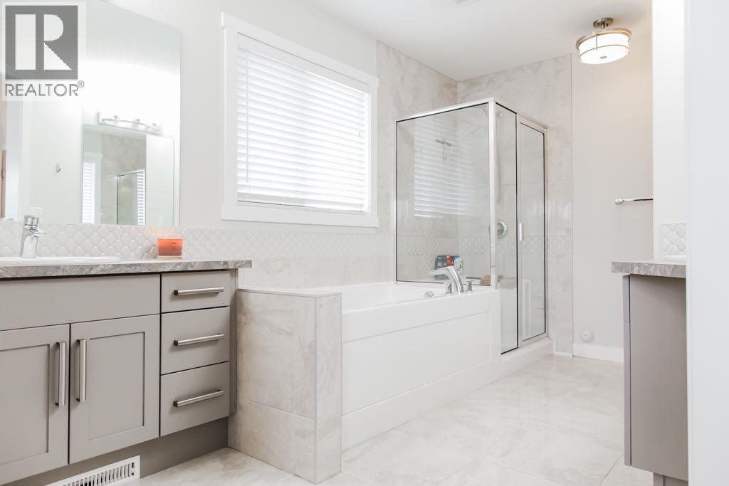 8877 85A Avenue - 28