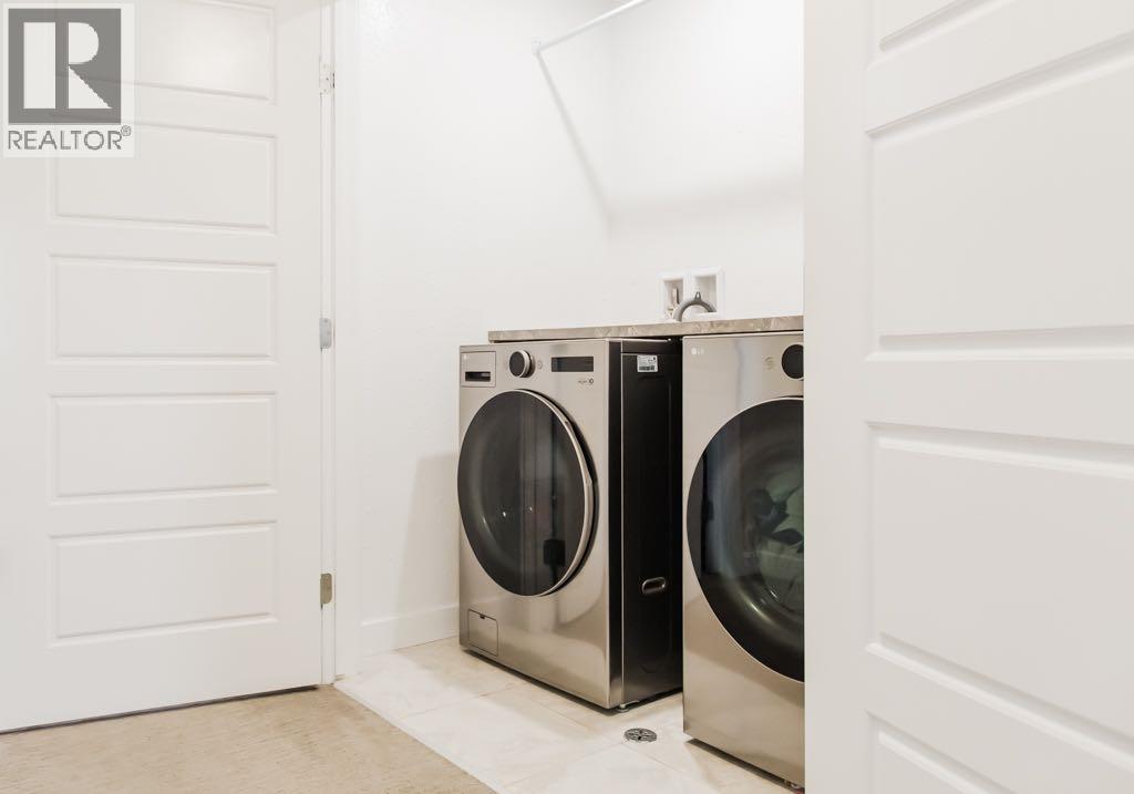 8877 85A Avenue - 32