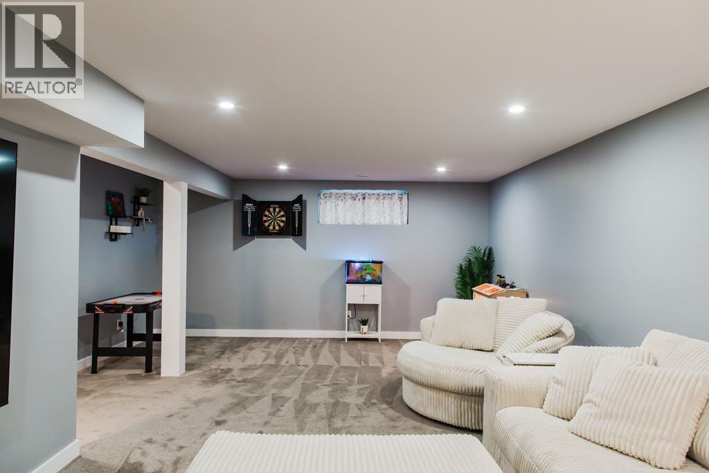 8877 85A Avenue - 38