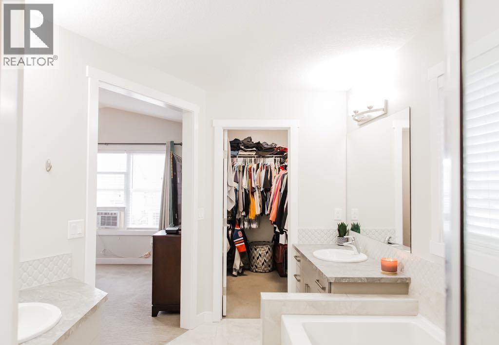 8877 85A Avenue - 31