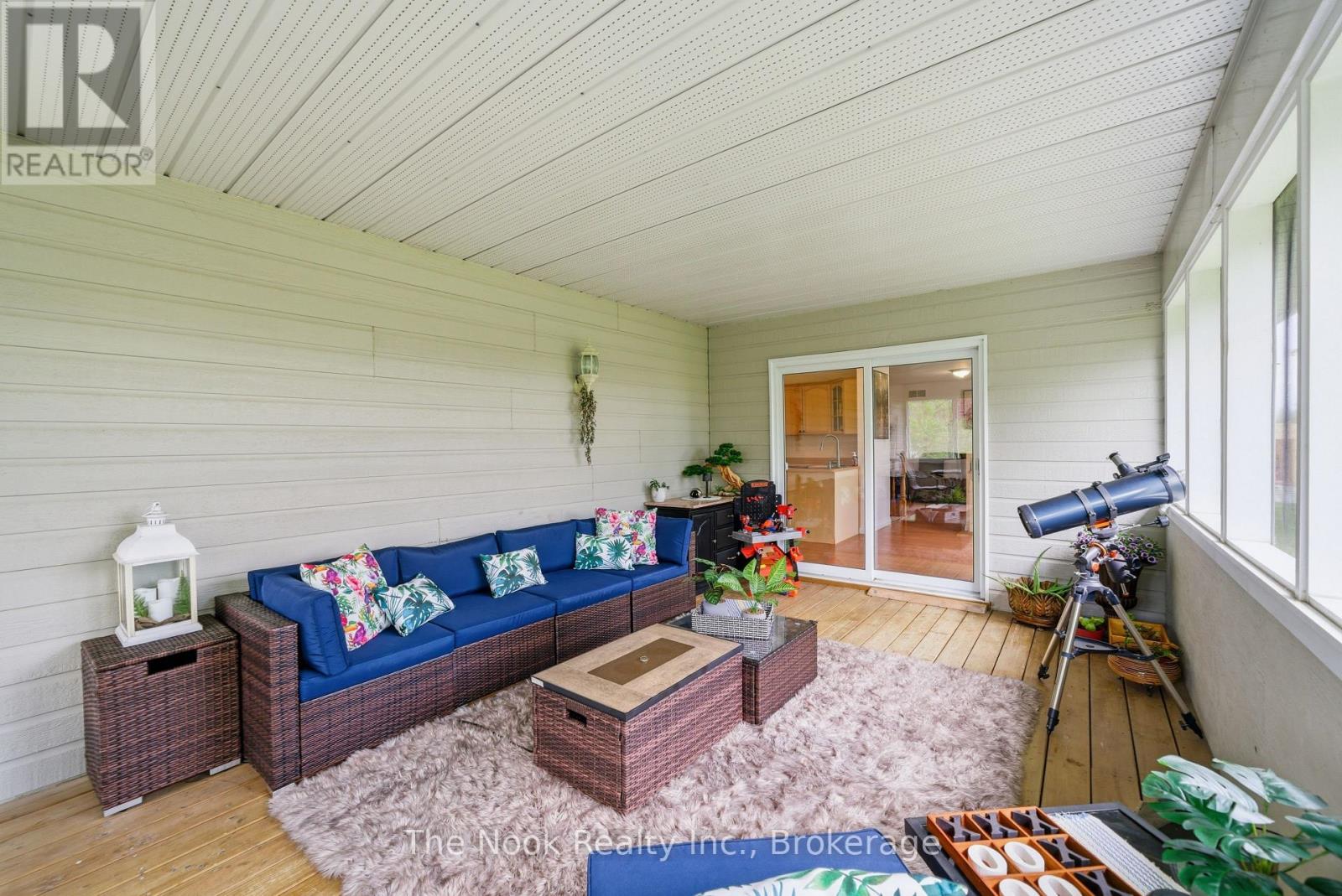 4 MCGILLIVRAY LANE - 23