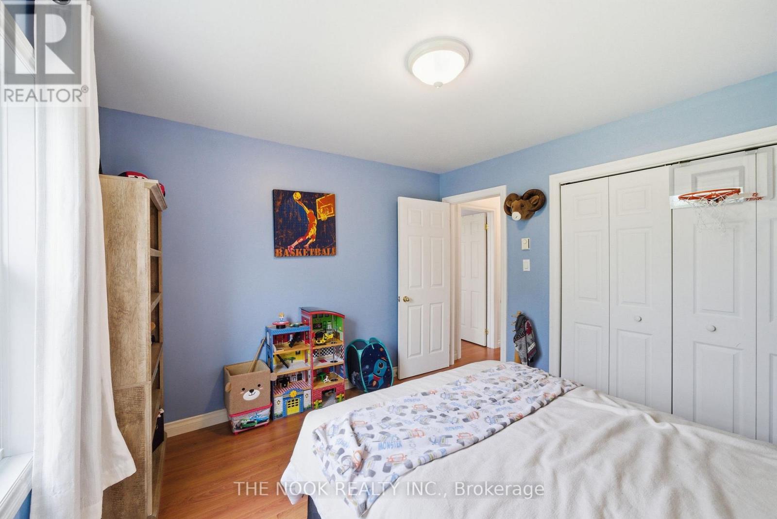 4 MCGILLIVRAY LANE - 31