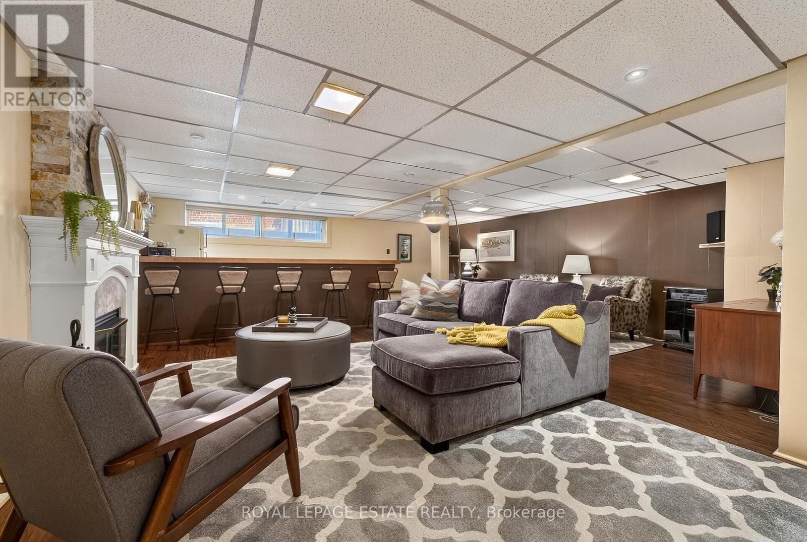 8 WALLBRIDGE COURT - 32