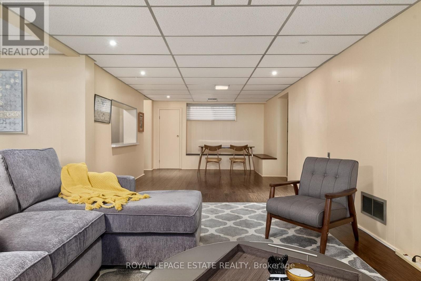 8 WALLBRIDGE COURT - 38