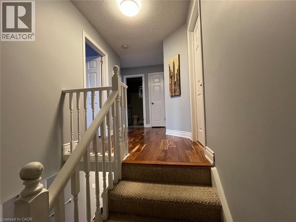 831 QUEENSDALE Avenue E, Hamilton, Ontario, L8V1M7 — Photo 2