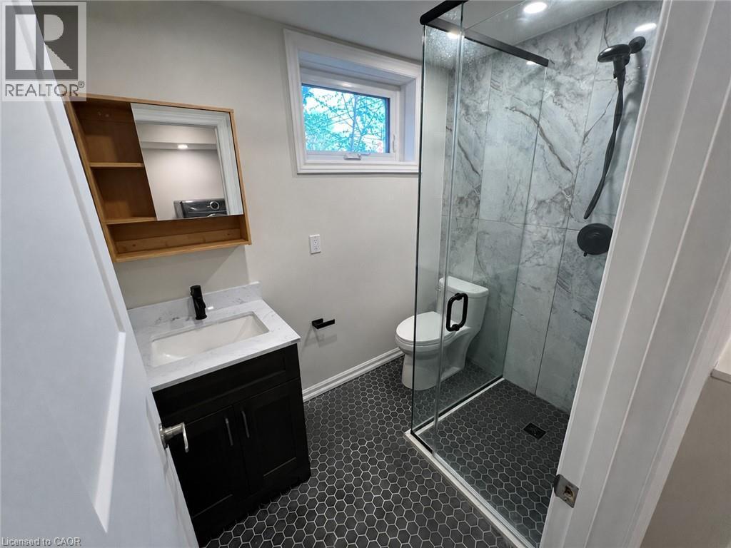 831 QUEENSDALE Avenue E, Hamilton, Ontario, L8V1M7 — Photo 5