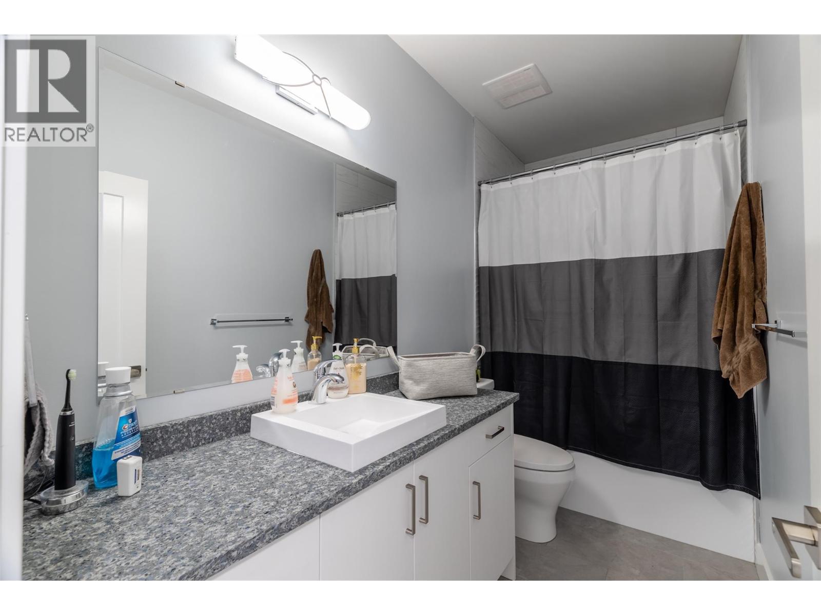 1088 Clarance Avenue - 73