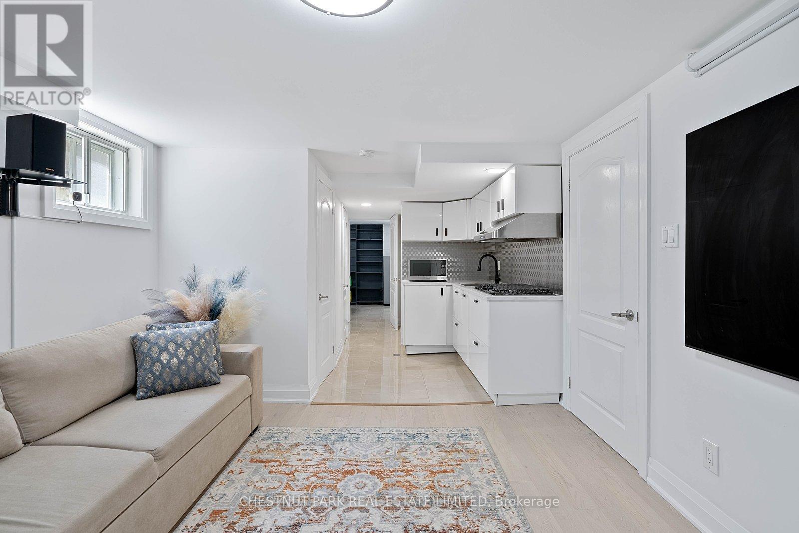 106 FITZGIBBON AVENUE - 33