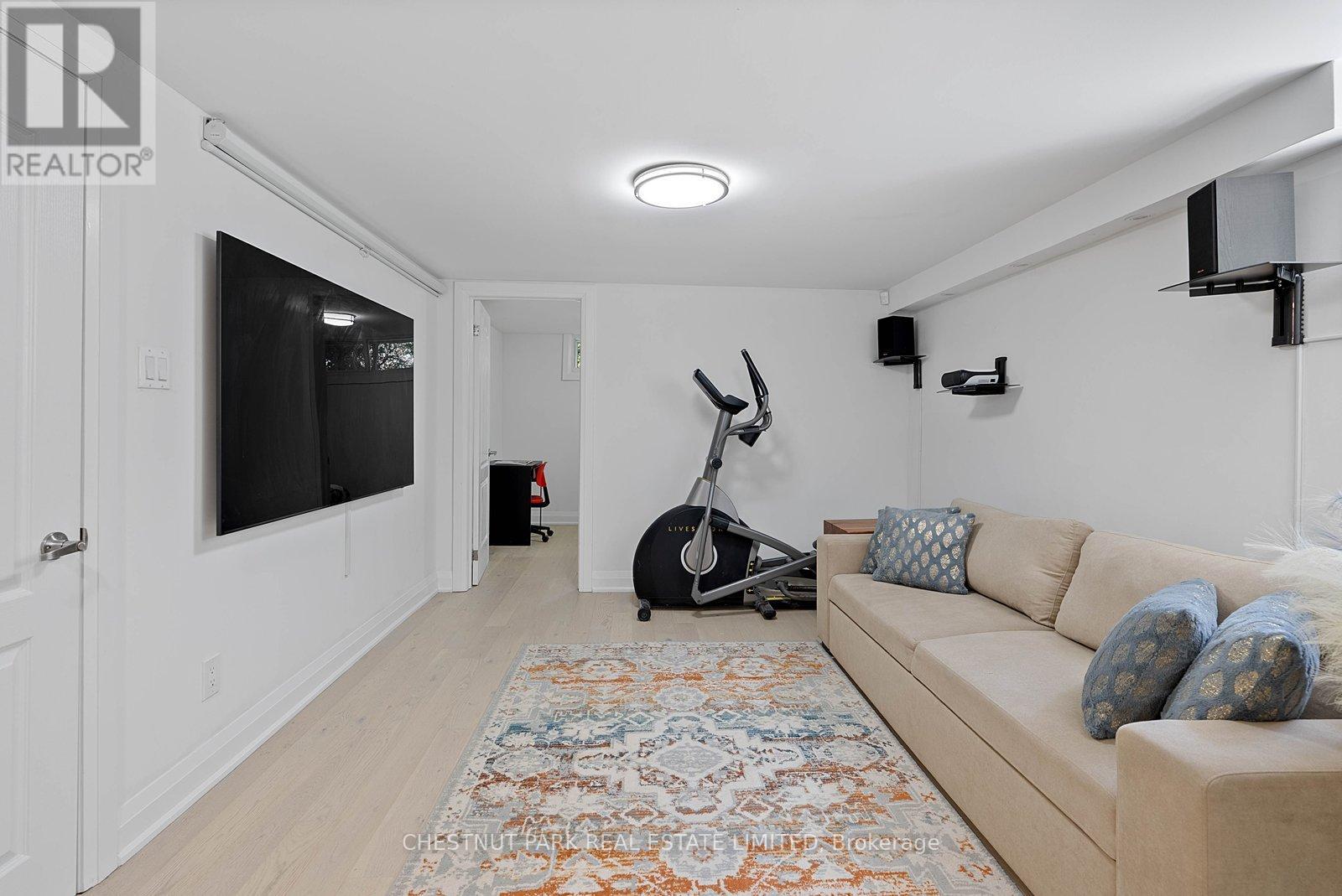 106 FITZGIBBON AVENUE - 34