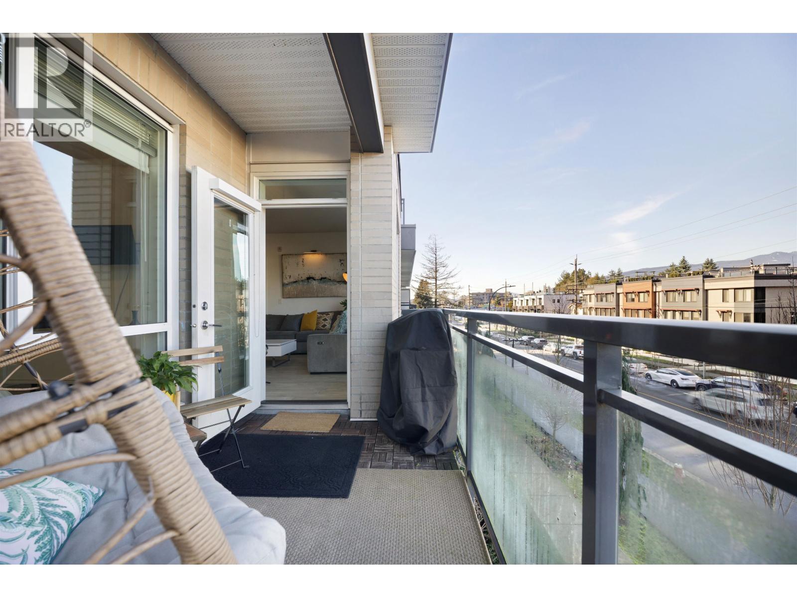 306 625 E 3RD STREET, North Vancouver