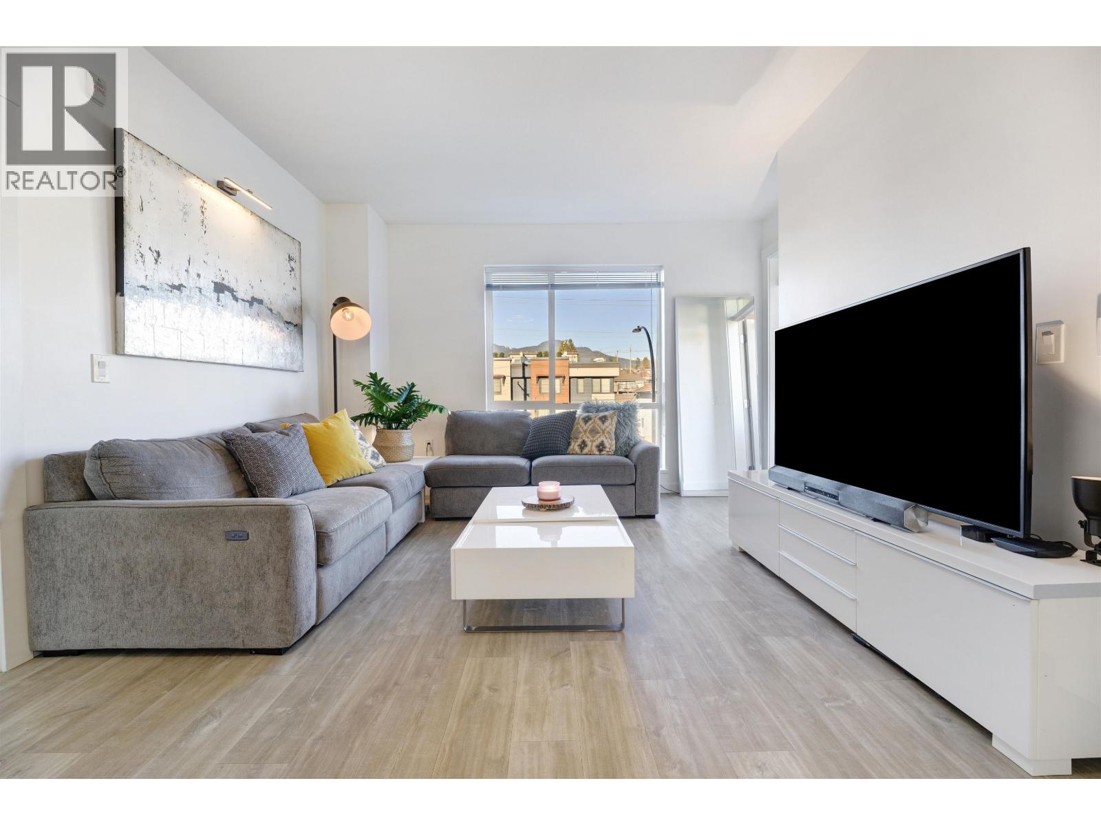 306 625 E 3RD STREET, North Vancouver