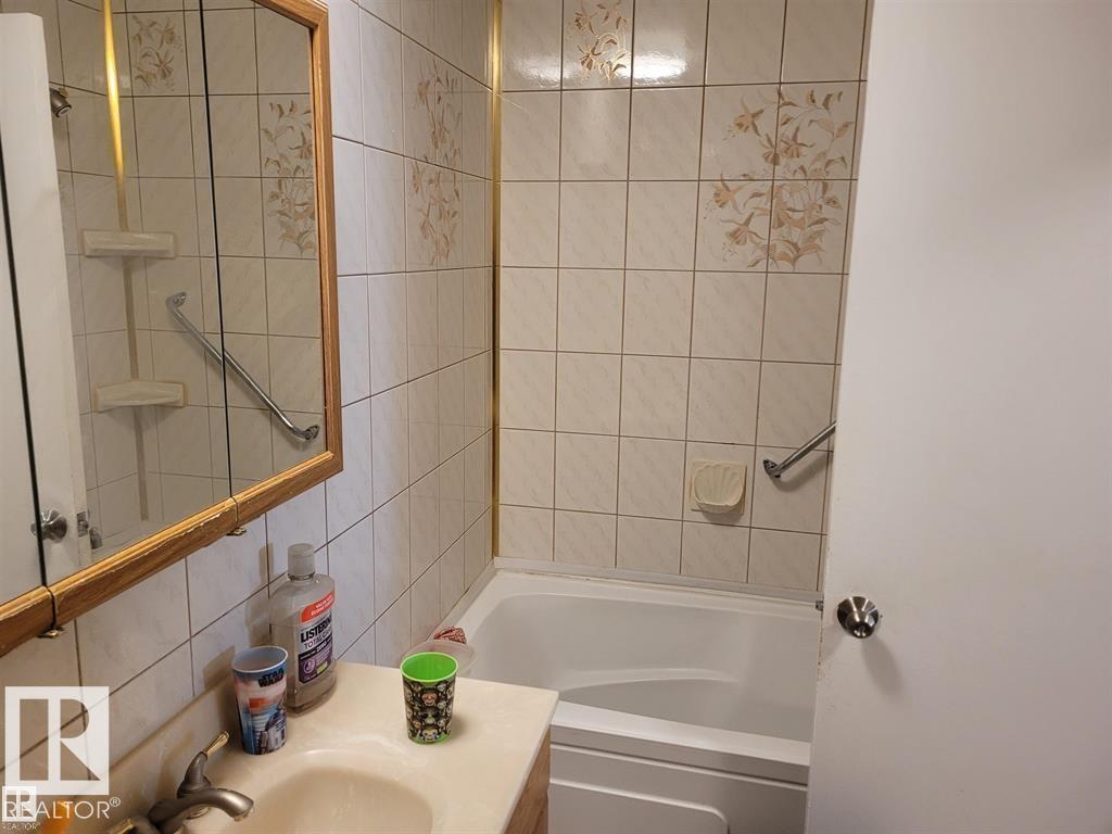 11616 152 AV NW - 10