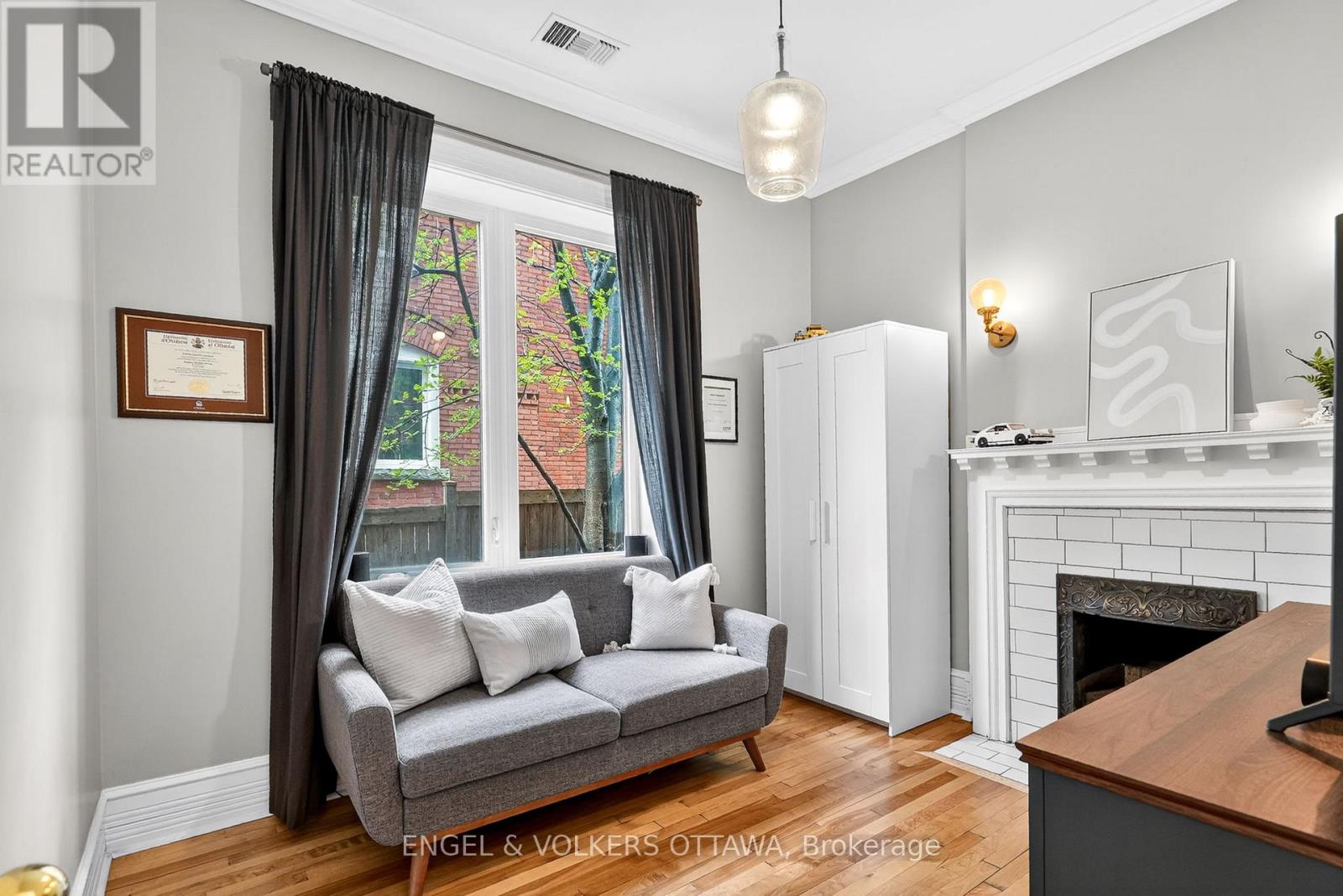 #APT. 2 320 WAVERLEY STREET W - 14