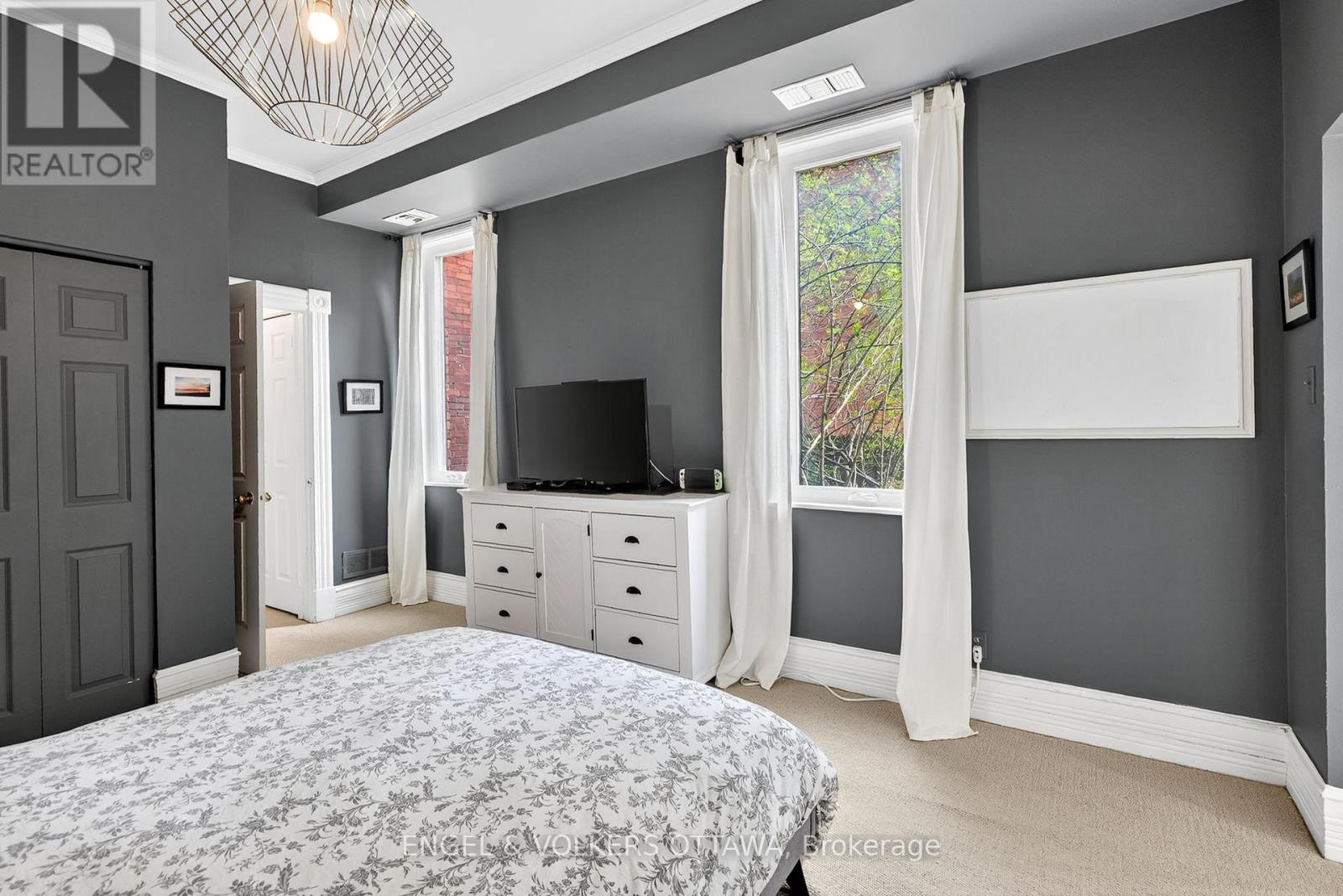 #APT. 2 320 WAVERLEY STREET W - 17