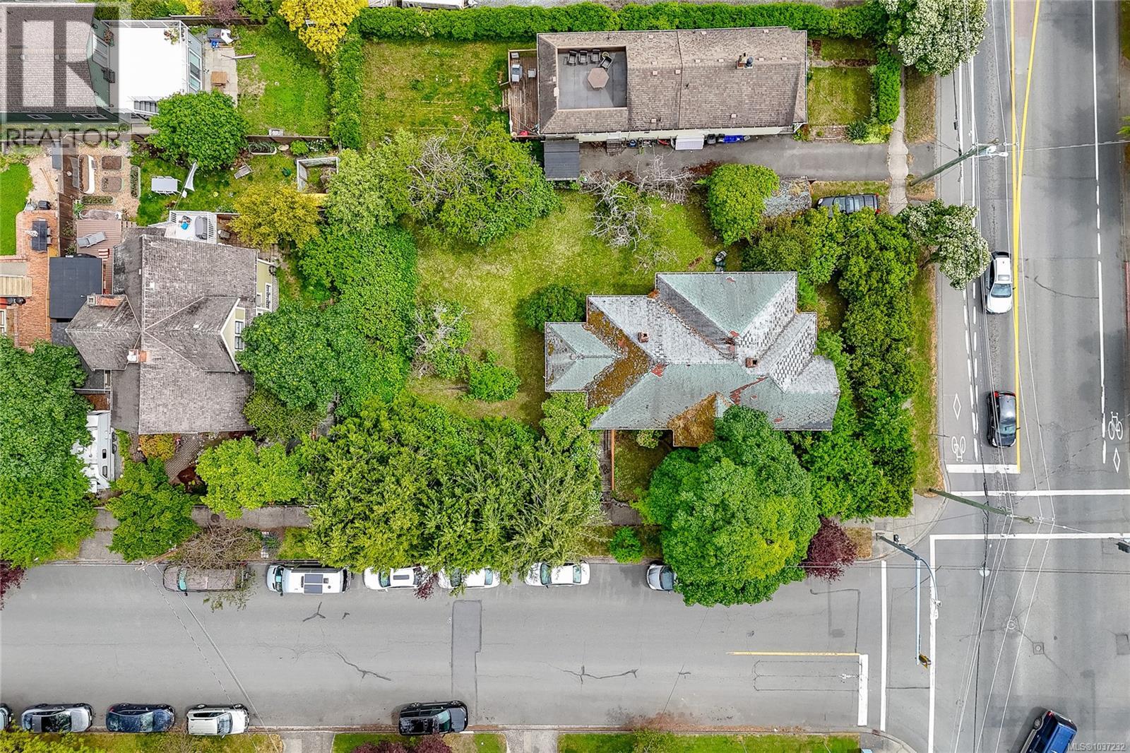 225 Skinner St SE - 2