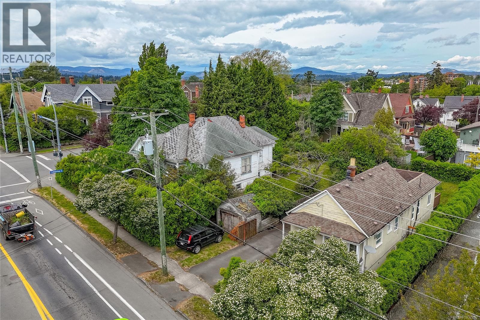 225 Skinner St SE - 1
