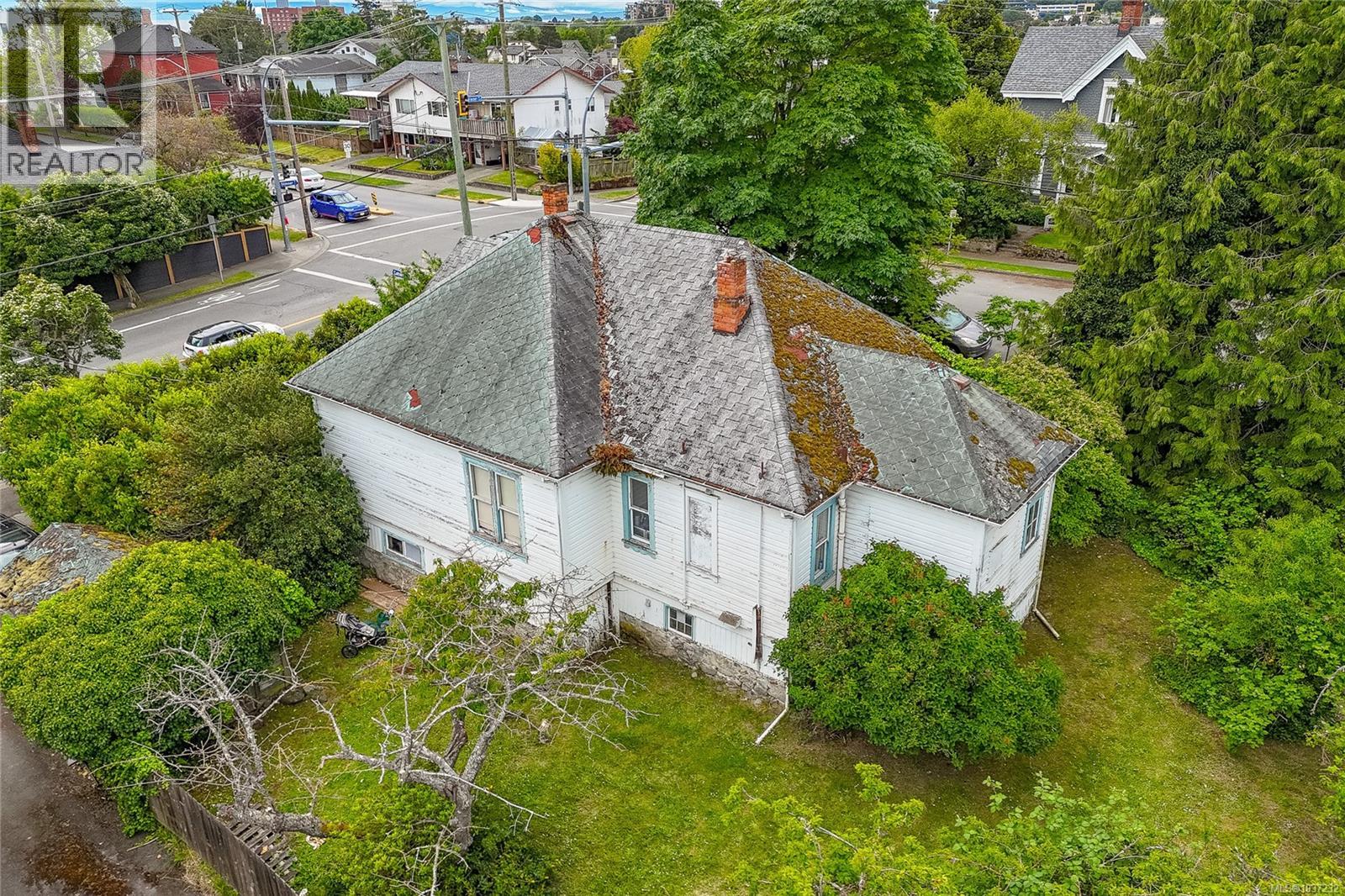 225 Skinner St SE - 3