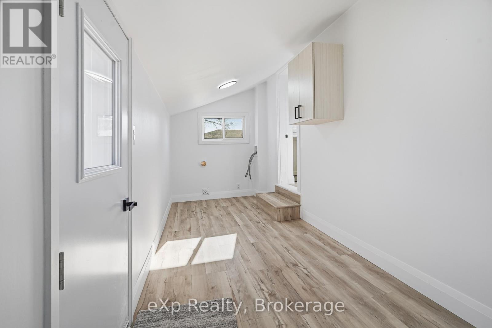 192 WILLIAM STREET W - 28