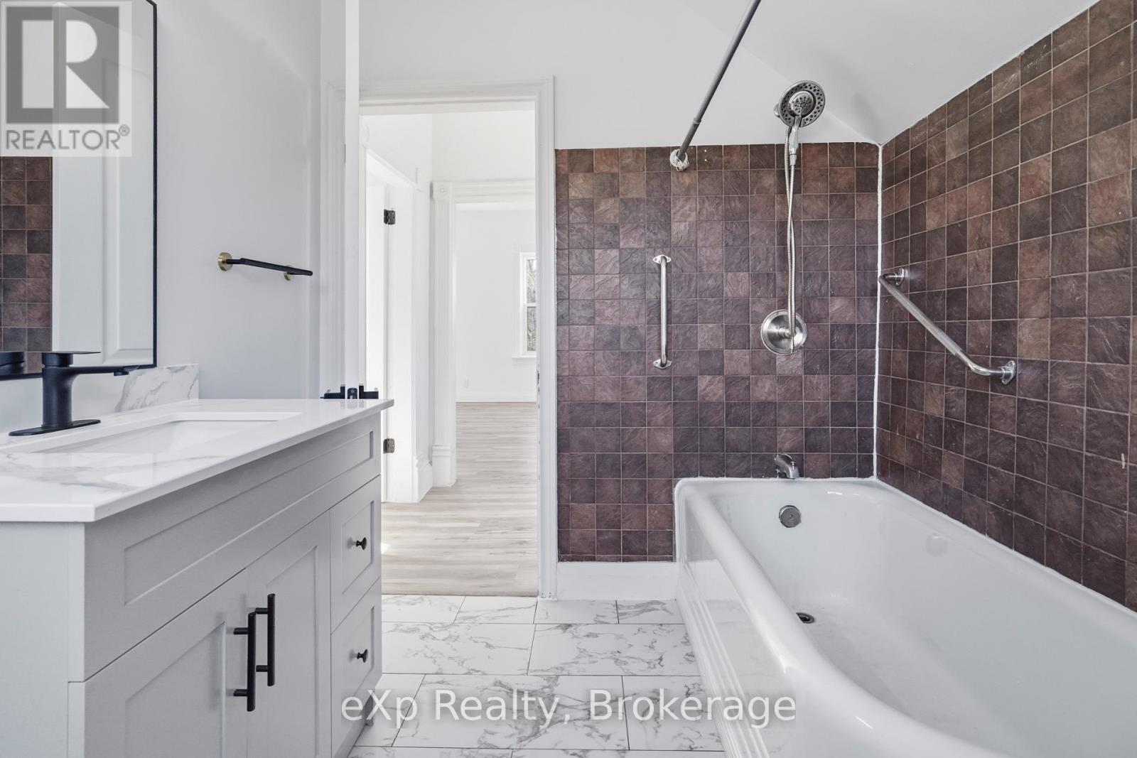 192 WILLIAM STREET W - 36