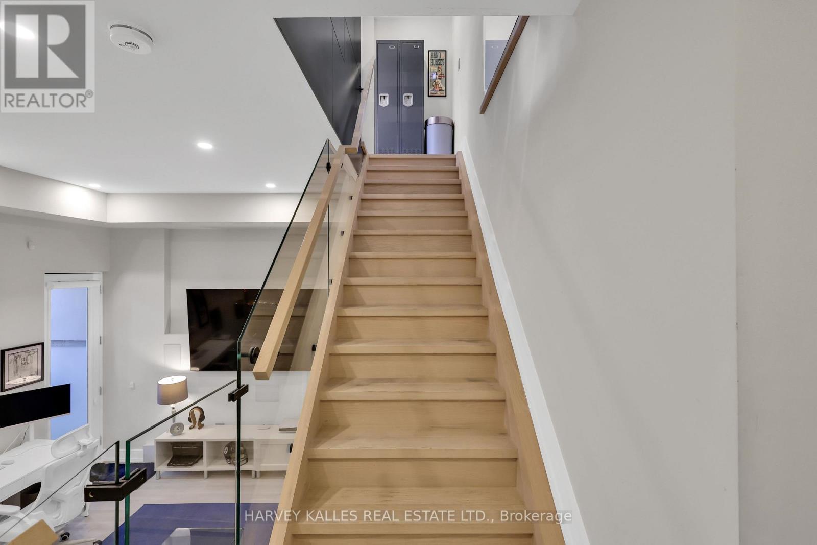 35 WILMINGTON AVENUE - 33