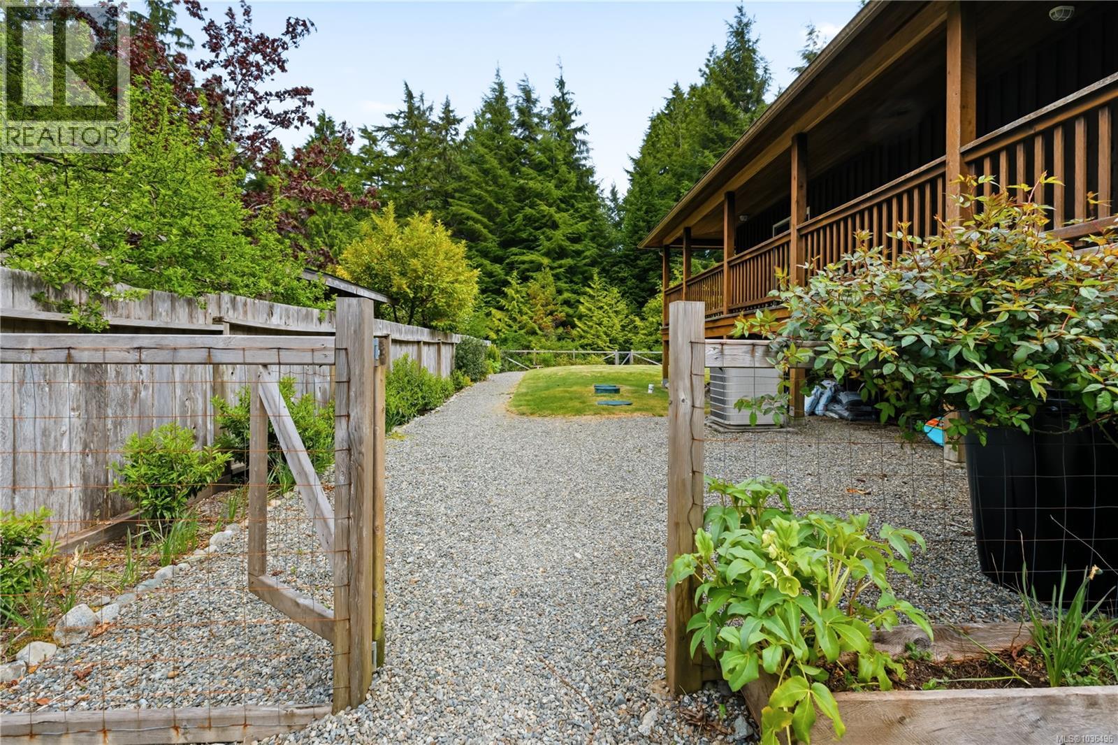 75 Sutton Rd, Ucluelet
