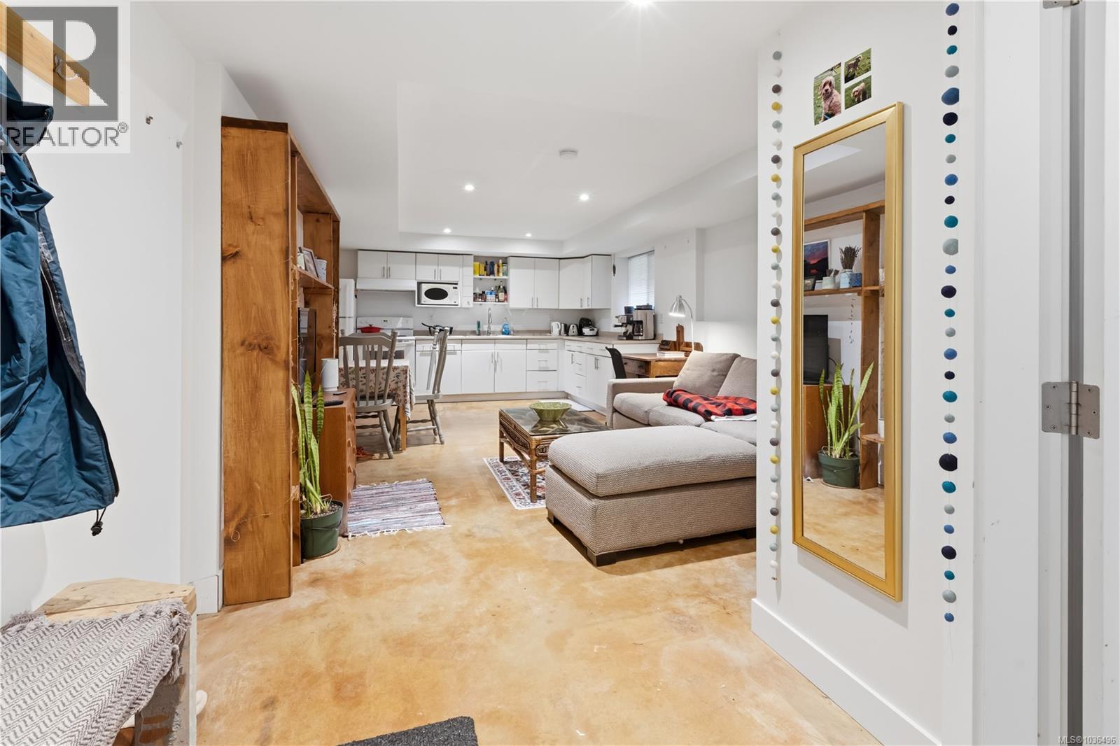 75 Sutton Rd, Ucluelet