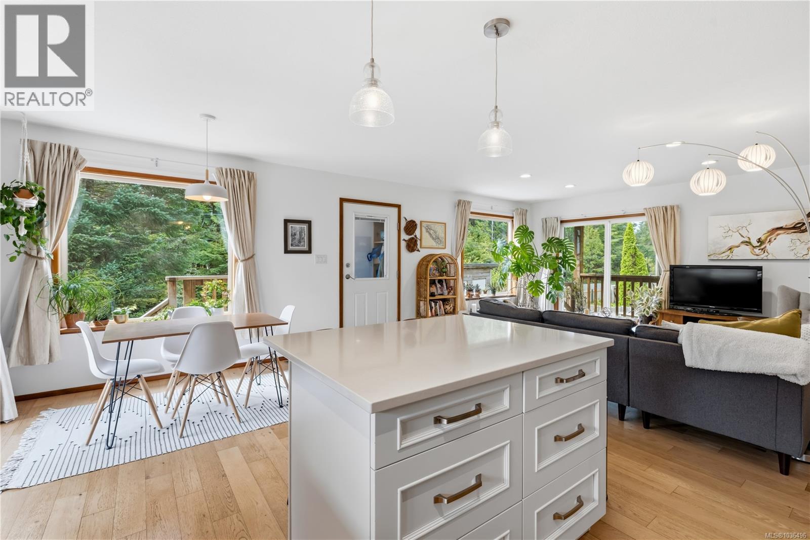 75 Sutton Rd, Ucluelet