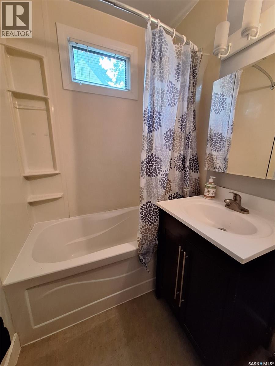 312 McKinnon AVENUE S - 5