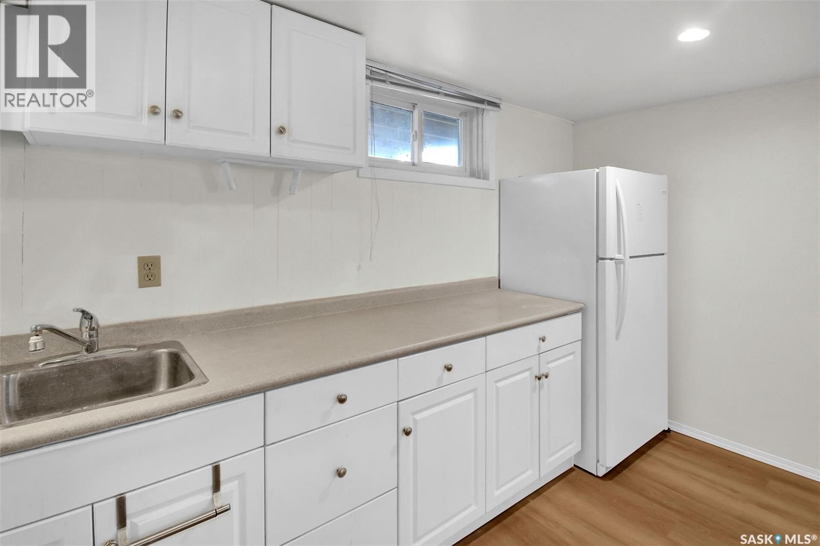 312 McKinnon AVENUE S - 21