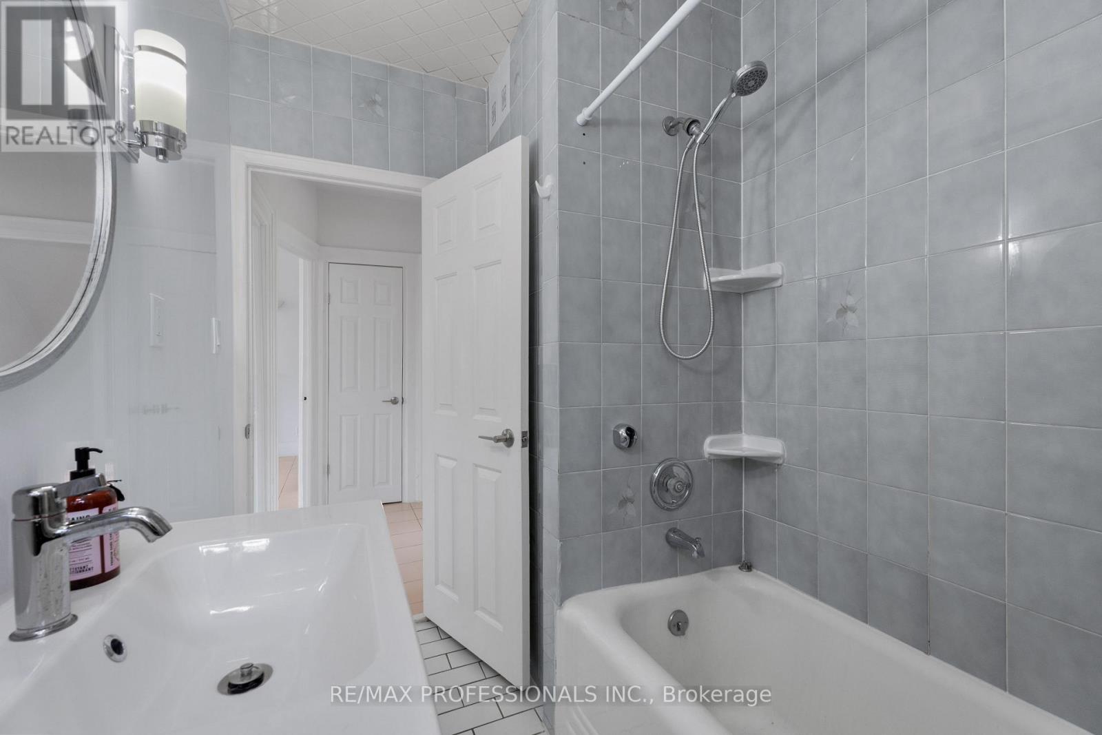 36 GOTHIC AVENUE - 23