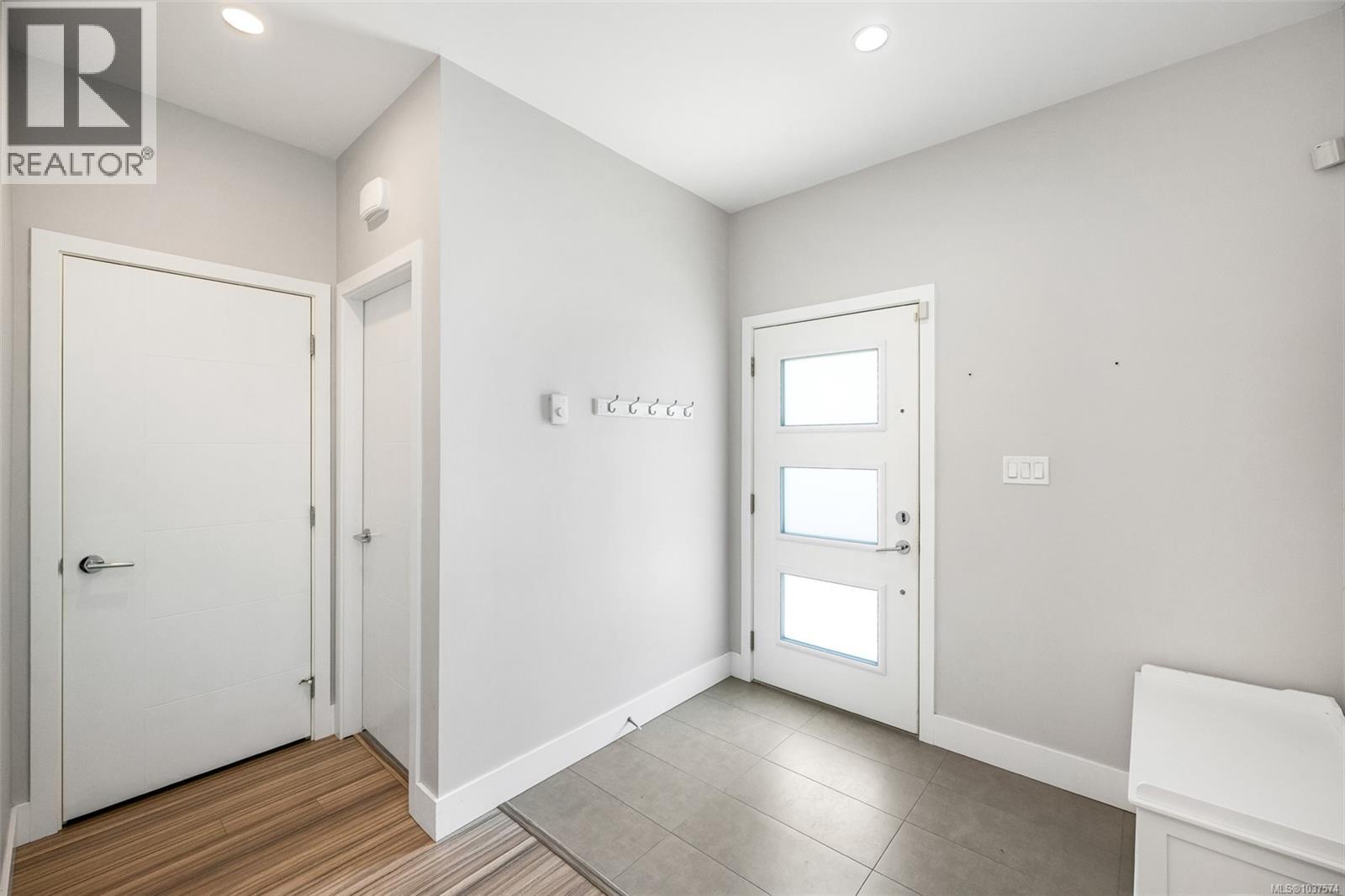 2142 Winfield Dr - 4