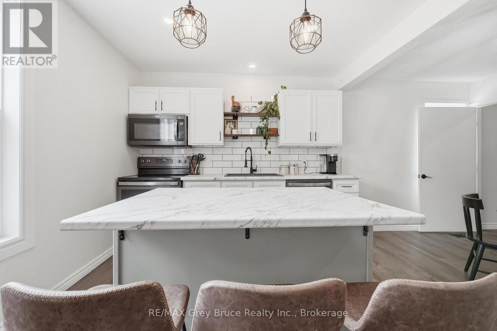 230 2ND AVENUE SE - 11