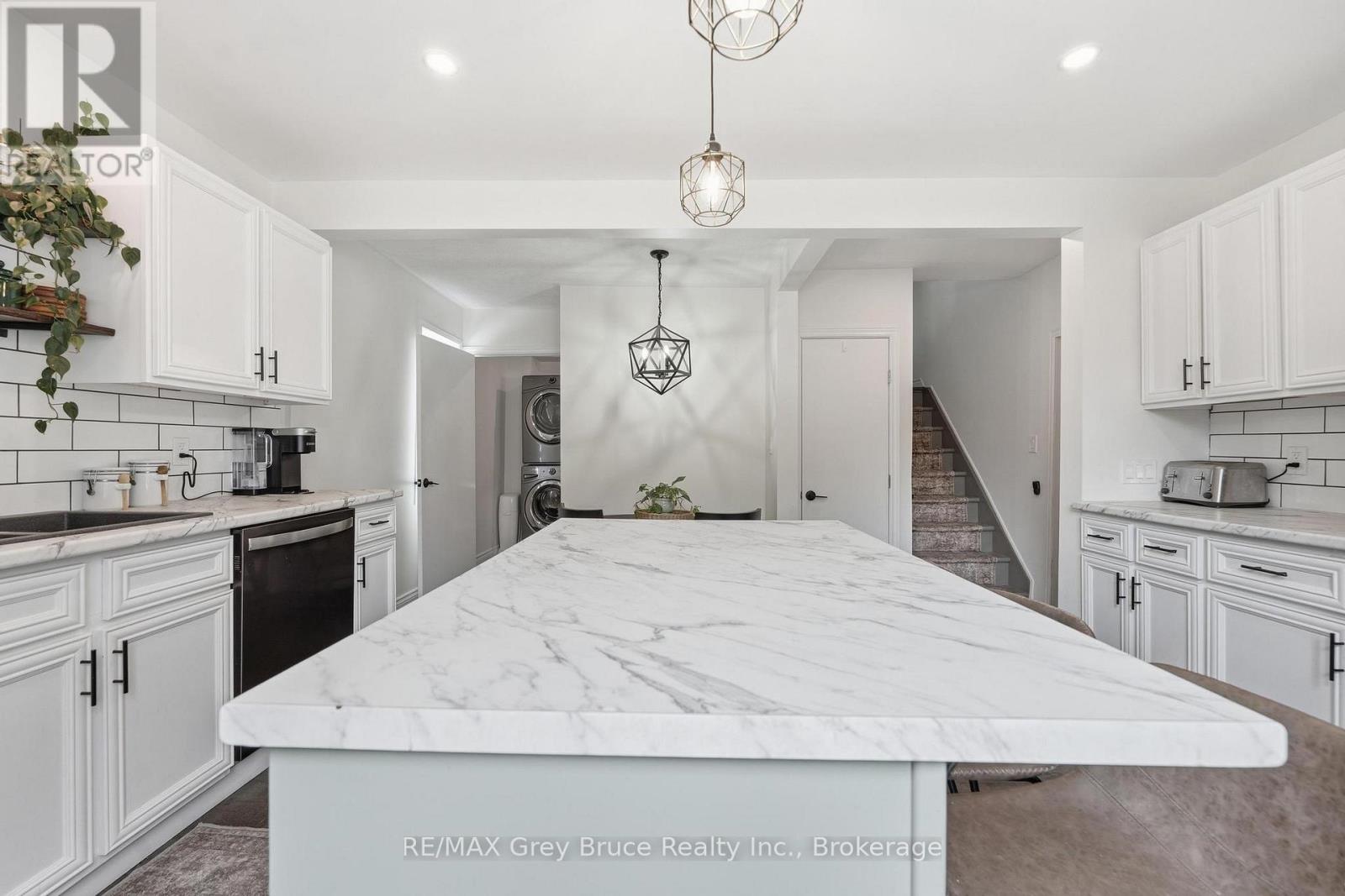 230 2ND AVENUE SE - 12