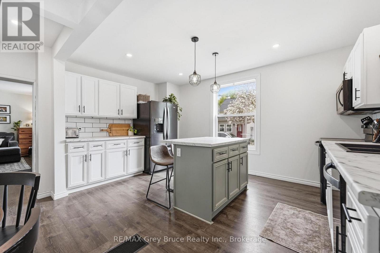 230 2ND AVENUE SE - 13