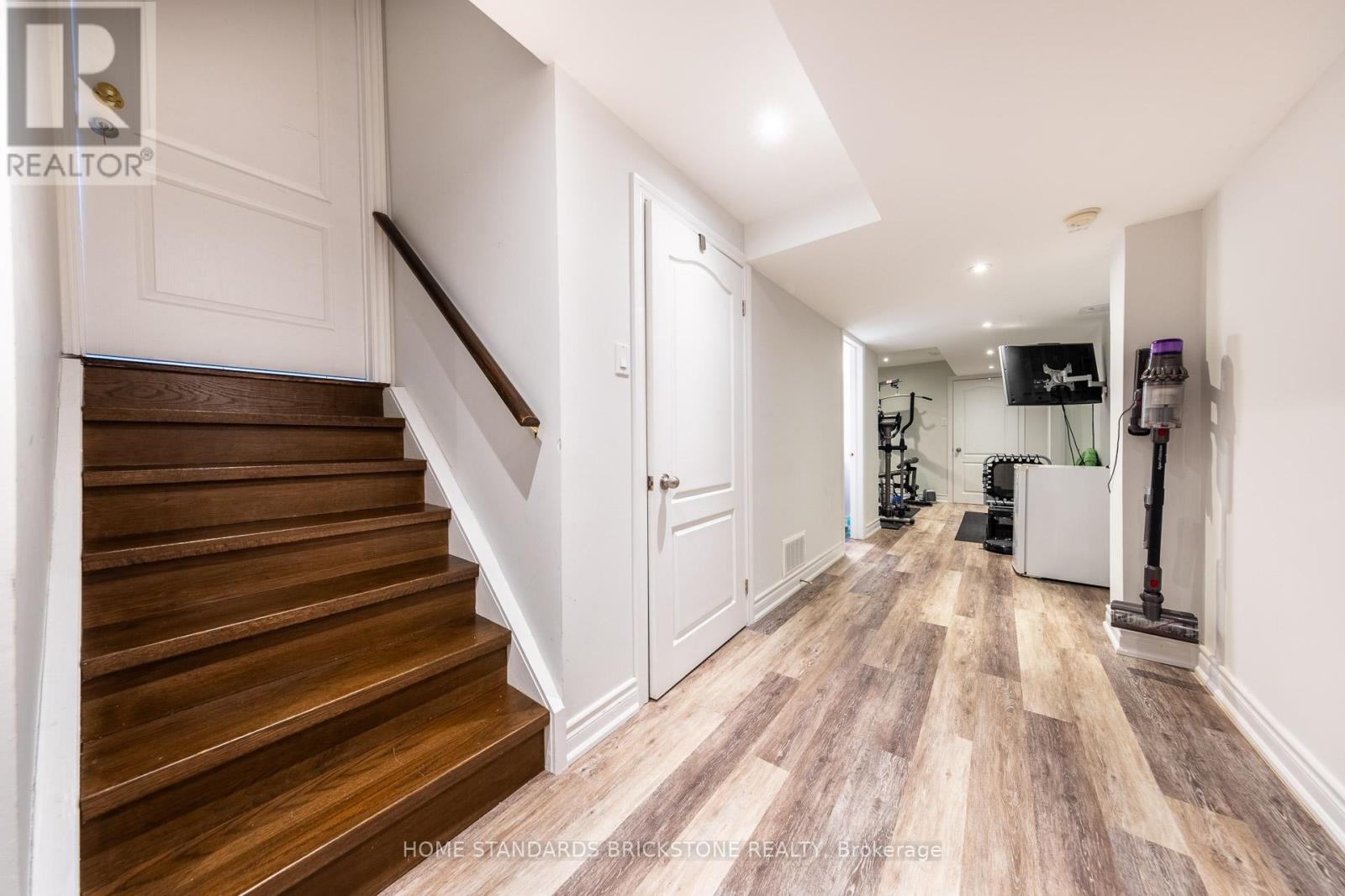 64 SAFFRON STREET - 27