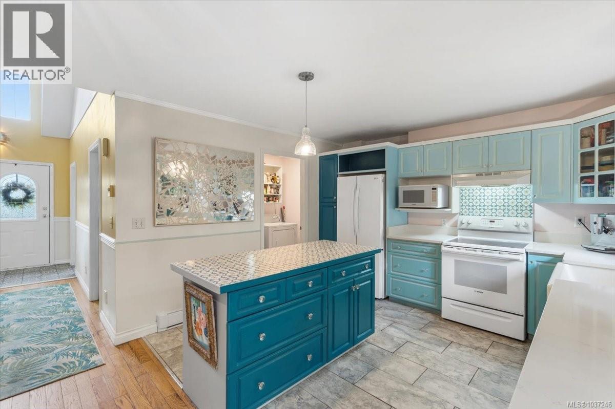 120 Hornby Pl, Qualicum Beach